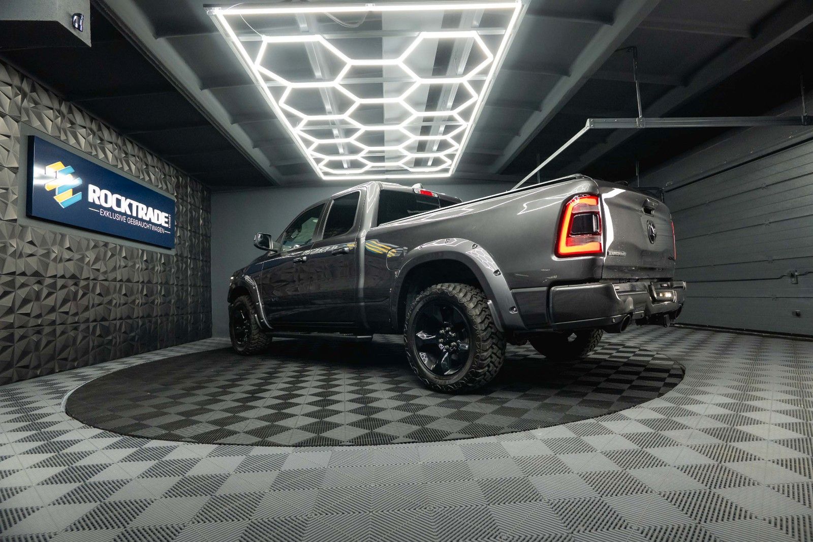 Fahrzeugabbildung Dodge RAM 5.7 V8 HEMI 4x4 Night Limited Longbed 19%