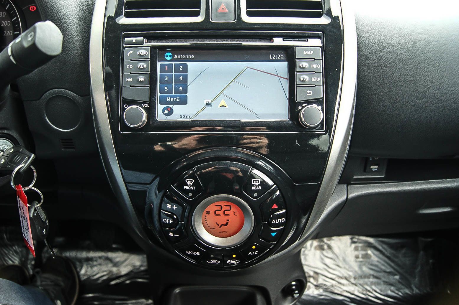 Fahrzeugabbildung Nissan Micra K13 N-Tec 1.2i NAVI SIHZG PDC TEMPOMAT BLT