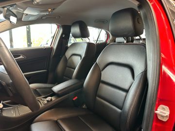 Mercedes-Benz GLA 200 *ACC*PDC*NAVI*TOTWINKEL*KLIMA*LED*