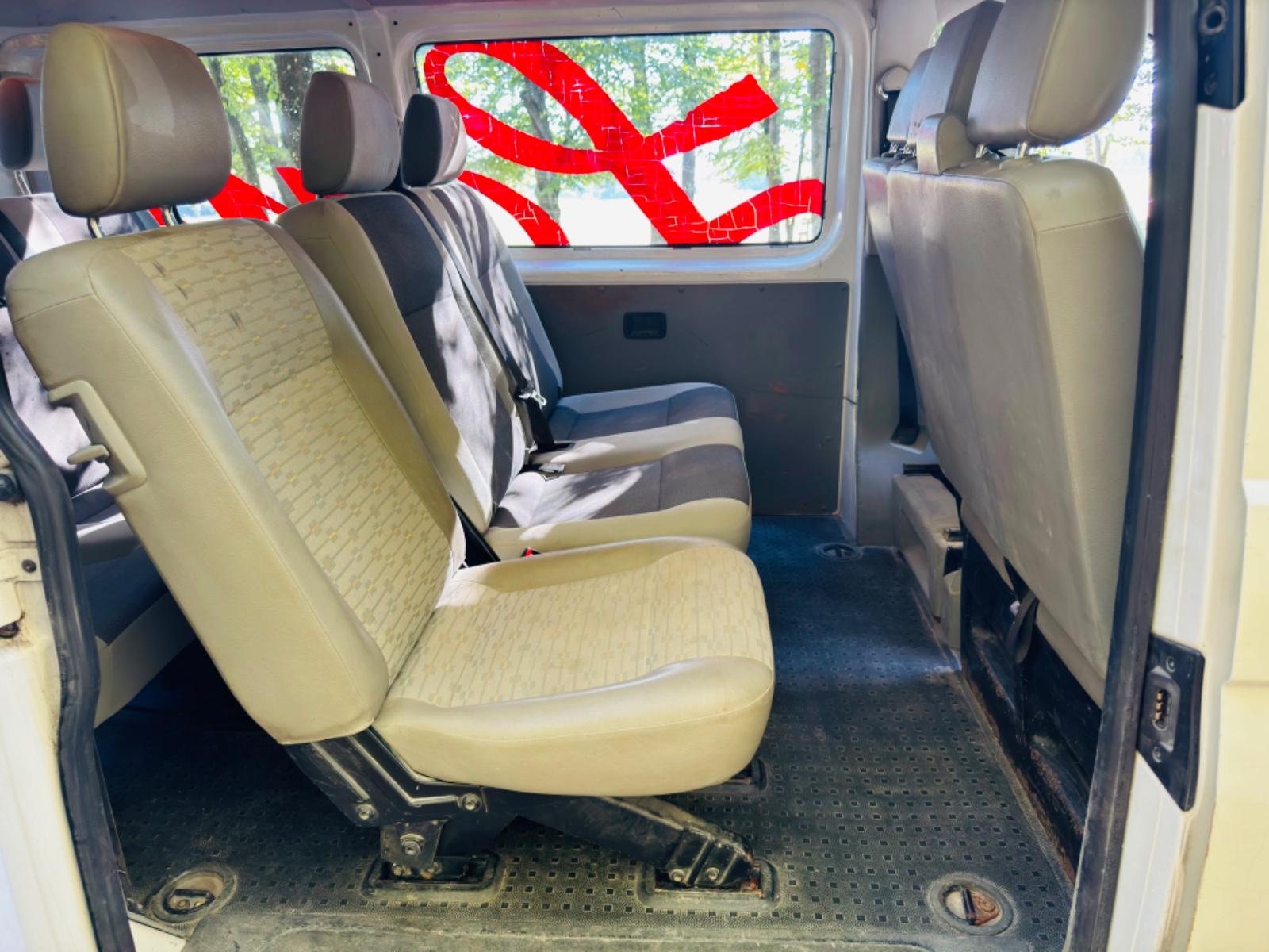 Volkswagen Caravelle 2010 — photo 23