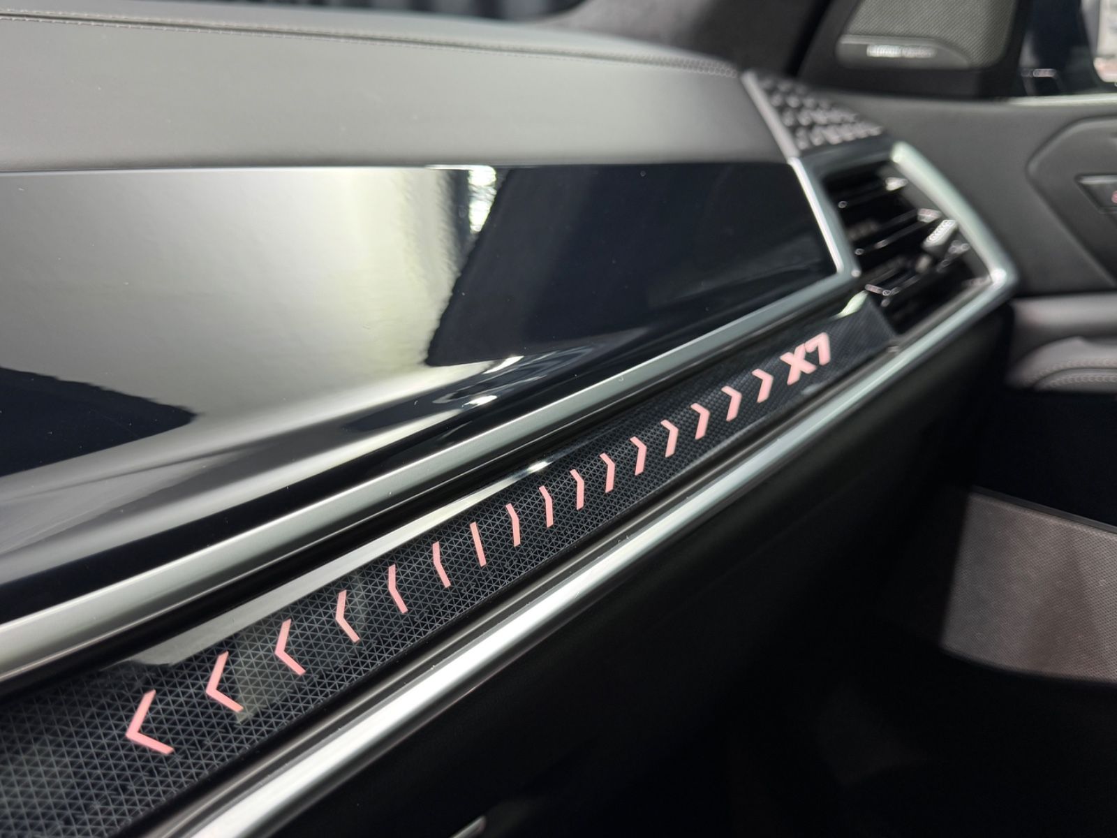 Fahrzeugabbildung BMW X7 xDrive 40 d M SPORT PRO|SKY-LOUNGE|MASSAGE|