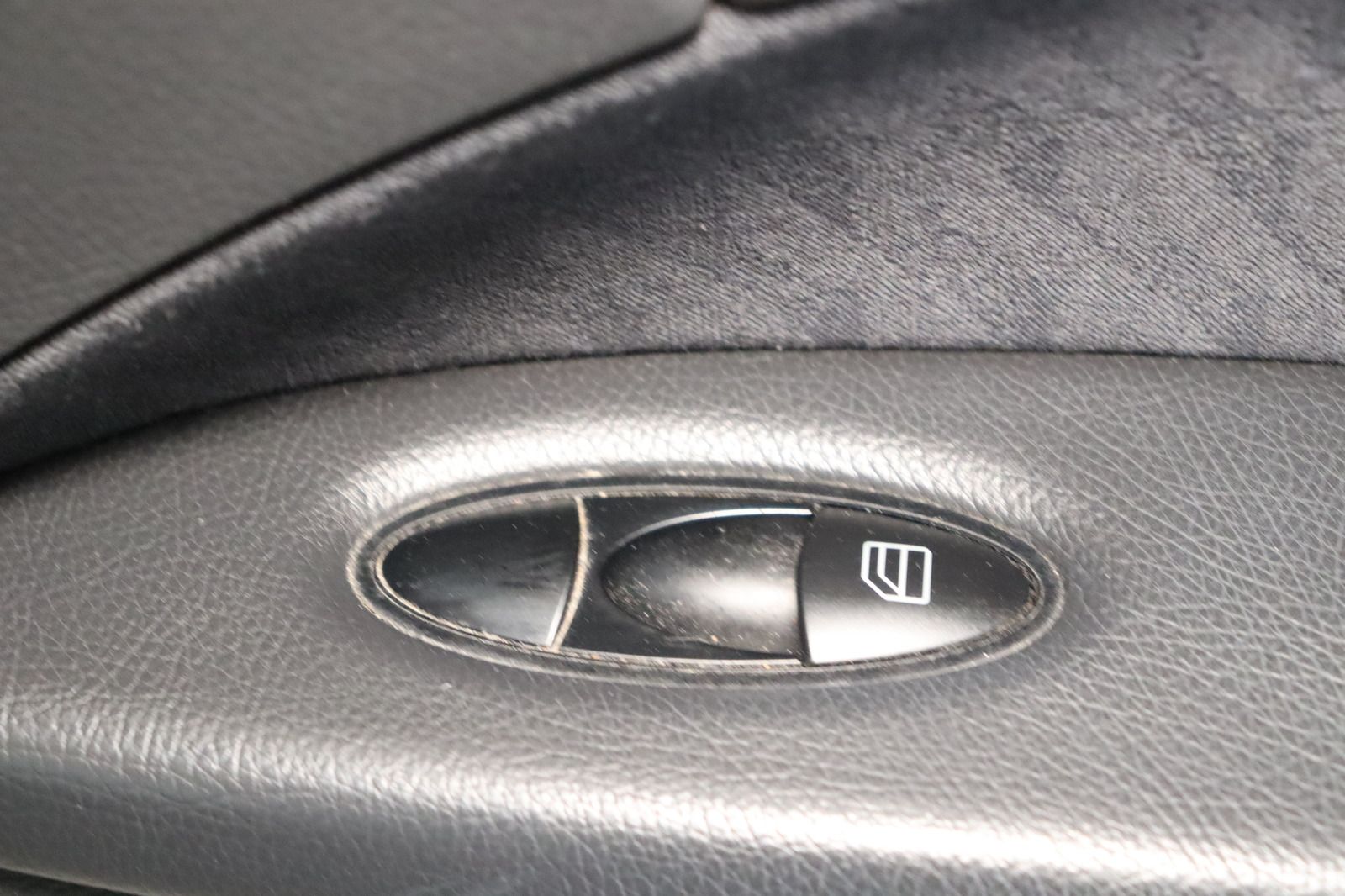Fahrzeugabbildung Mercedes-Benz E 200 KOMPRESSOR Automatik * Klimaautom. *