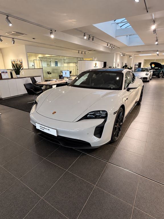 Image of Porsche Taycan