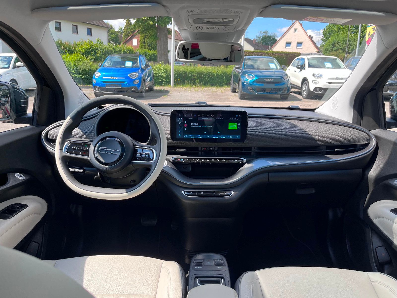 Fahrzeugabbildung Fiat 500E La Prima