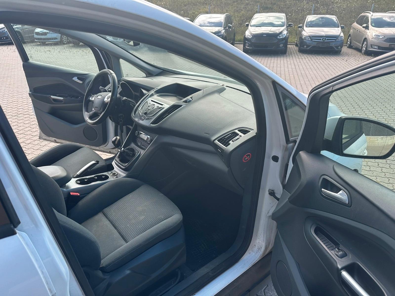 Ford Grand C-MAX 2011 — photo 11