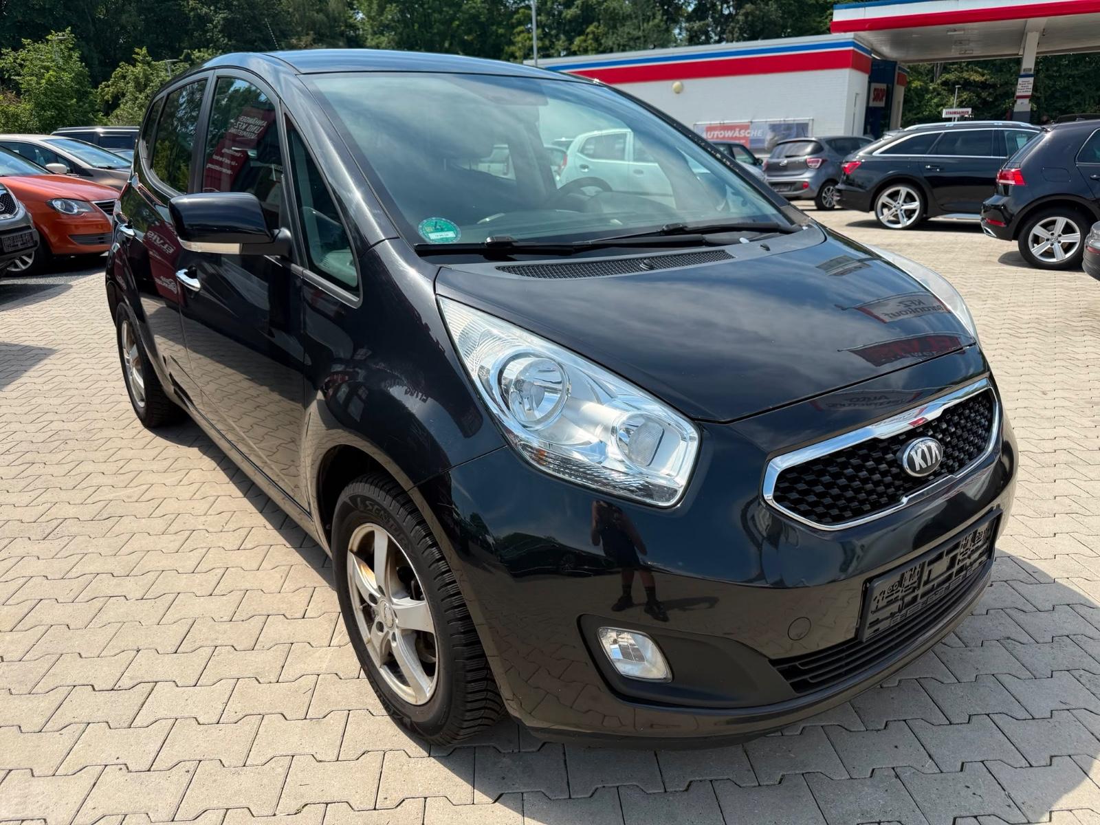 Kia Venga 2013 — interior