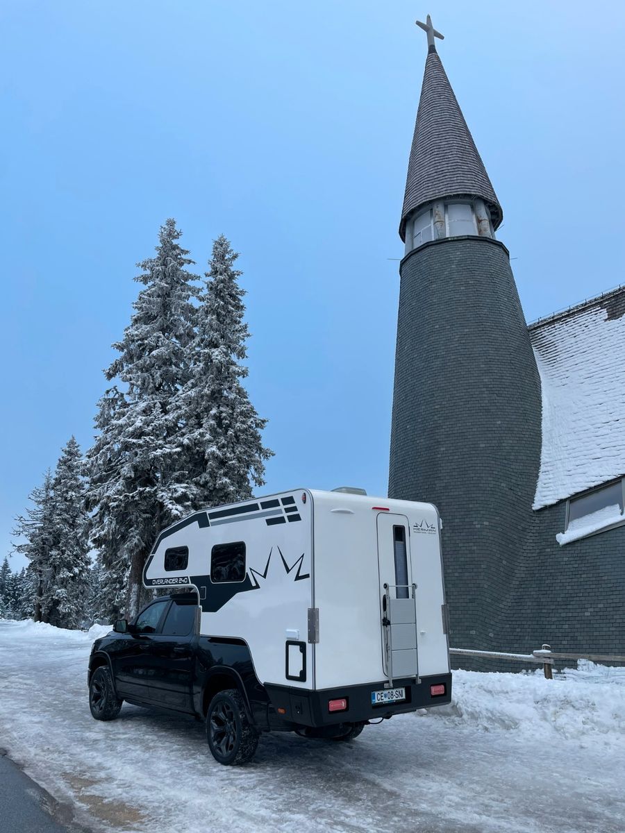 Fahrzeugabbildung Andere OVERLANDER 240