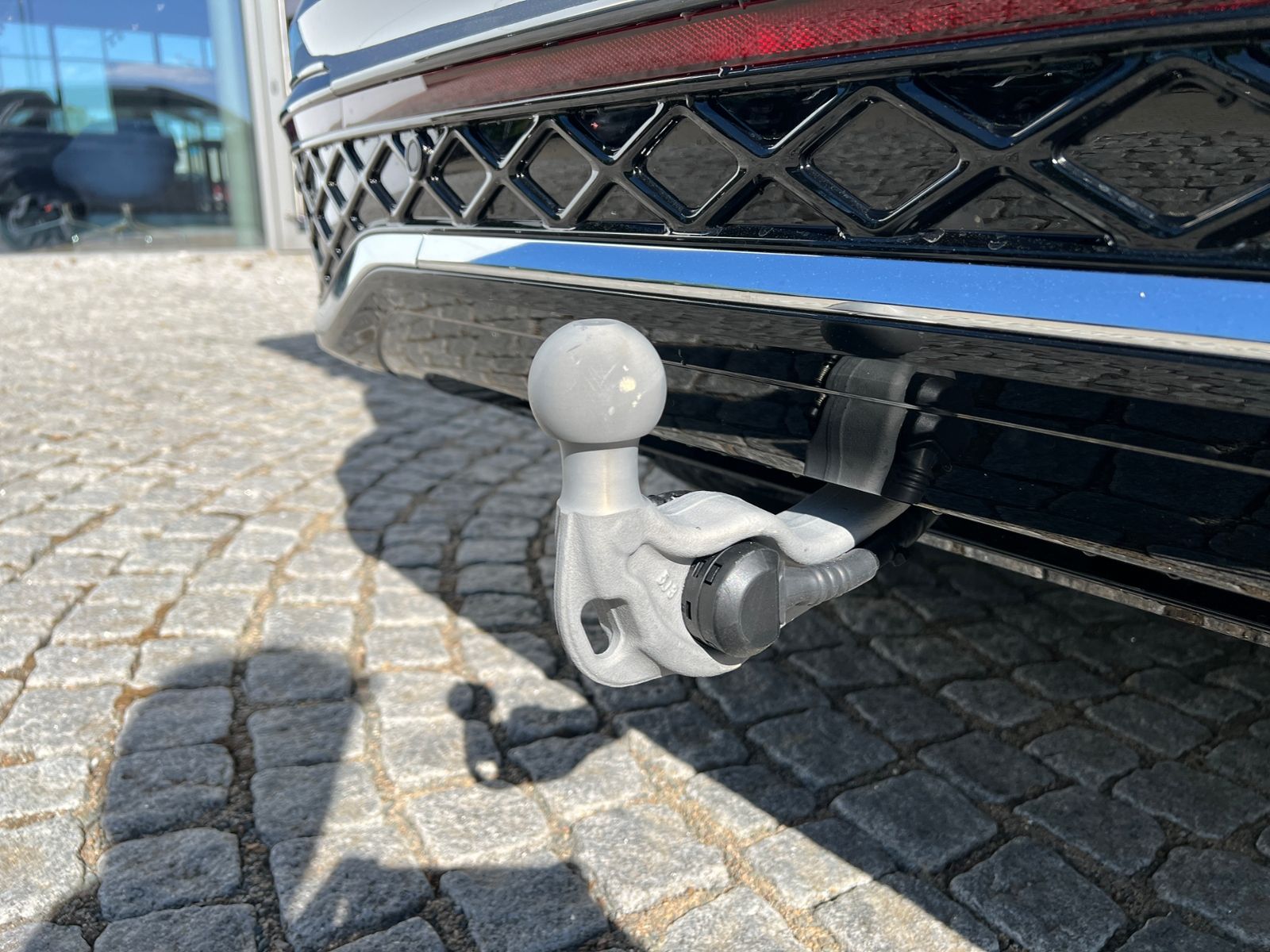 Fahrzeugabbildung Volkswagen Tiguan R-Line 1.5 eTSI DSG *AHK, IQ.Light, ACC,
