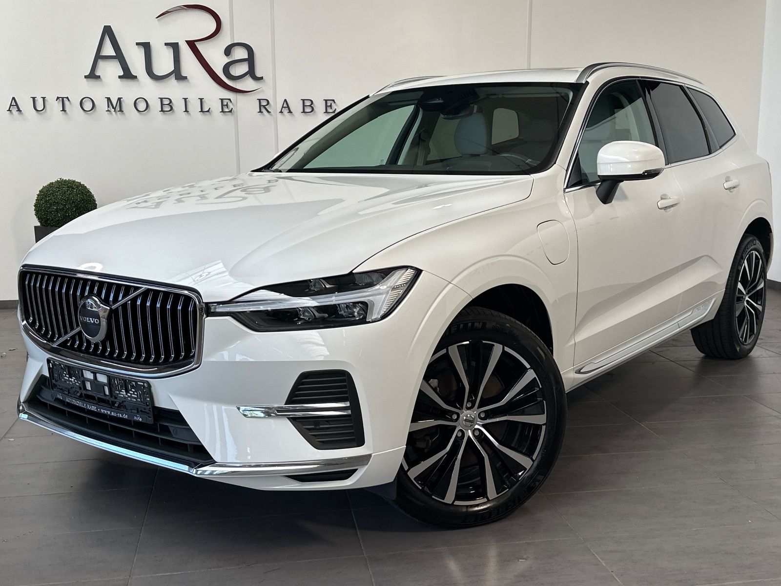 Fahrzeugabbildung Volvo XC60 T6 AWD Recharge Core NAV+LED+PANO+AHK+STHZG