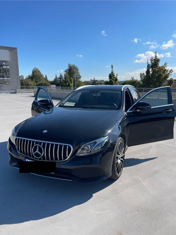 Image of Mercedes-Benz E 220