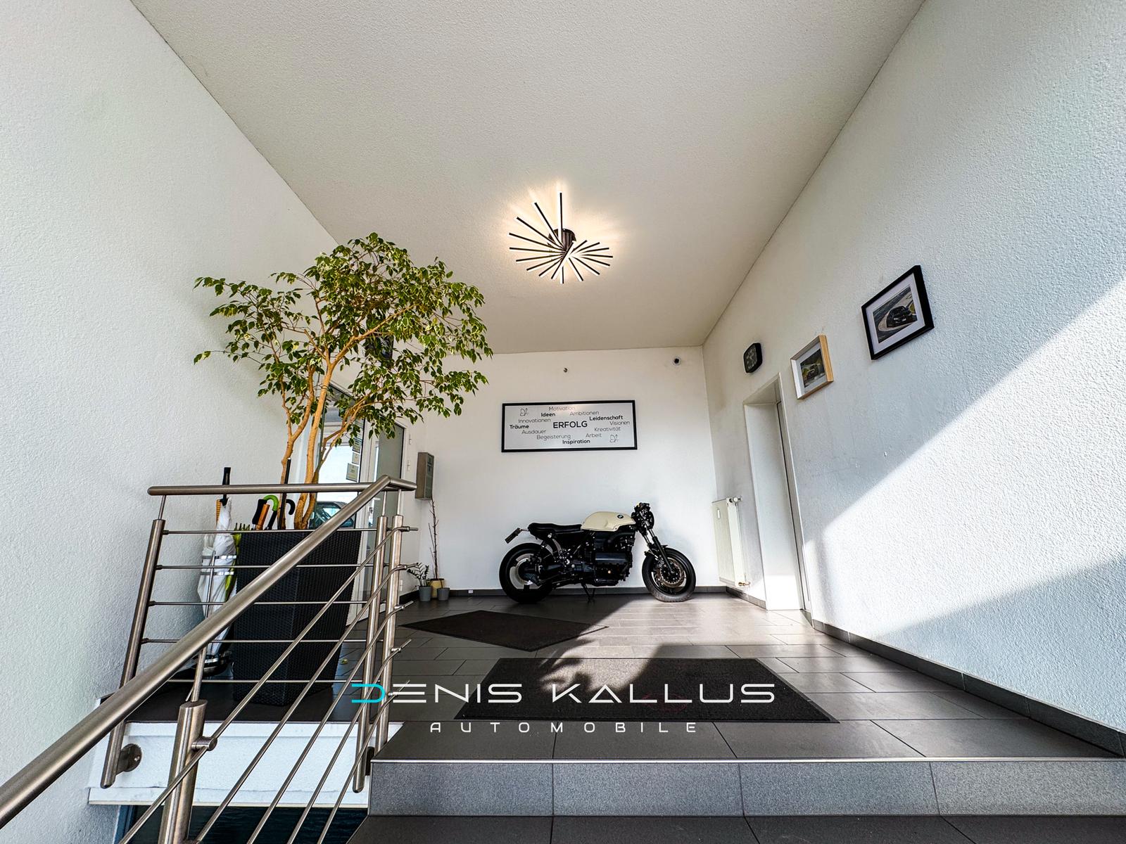 showroom-image-bottom