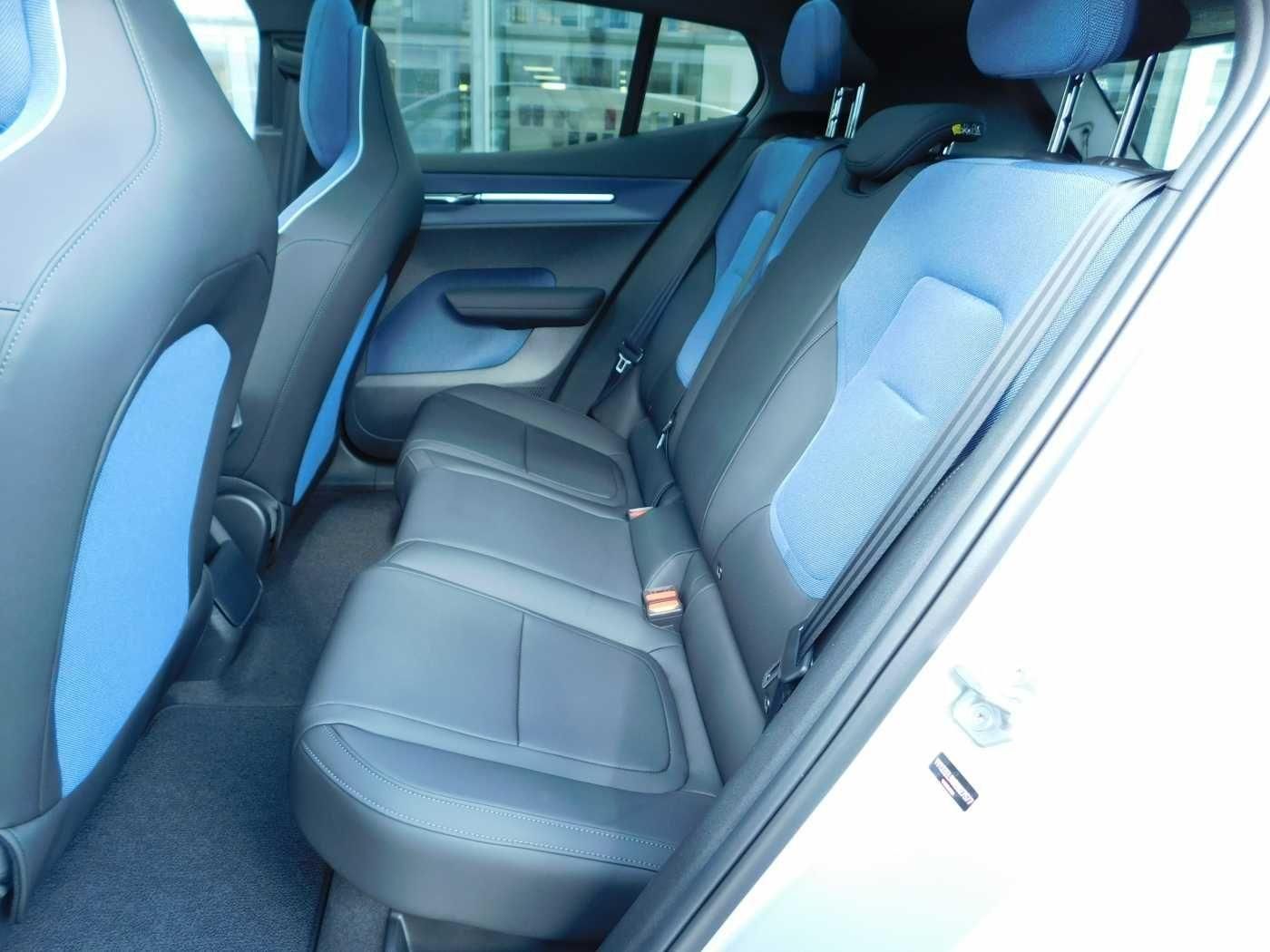 Fahrzeugabbildung Volvo EX30 Twin Motor Performance AWD Plus