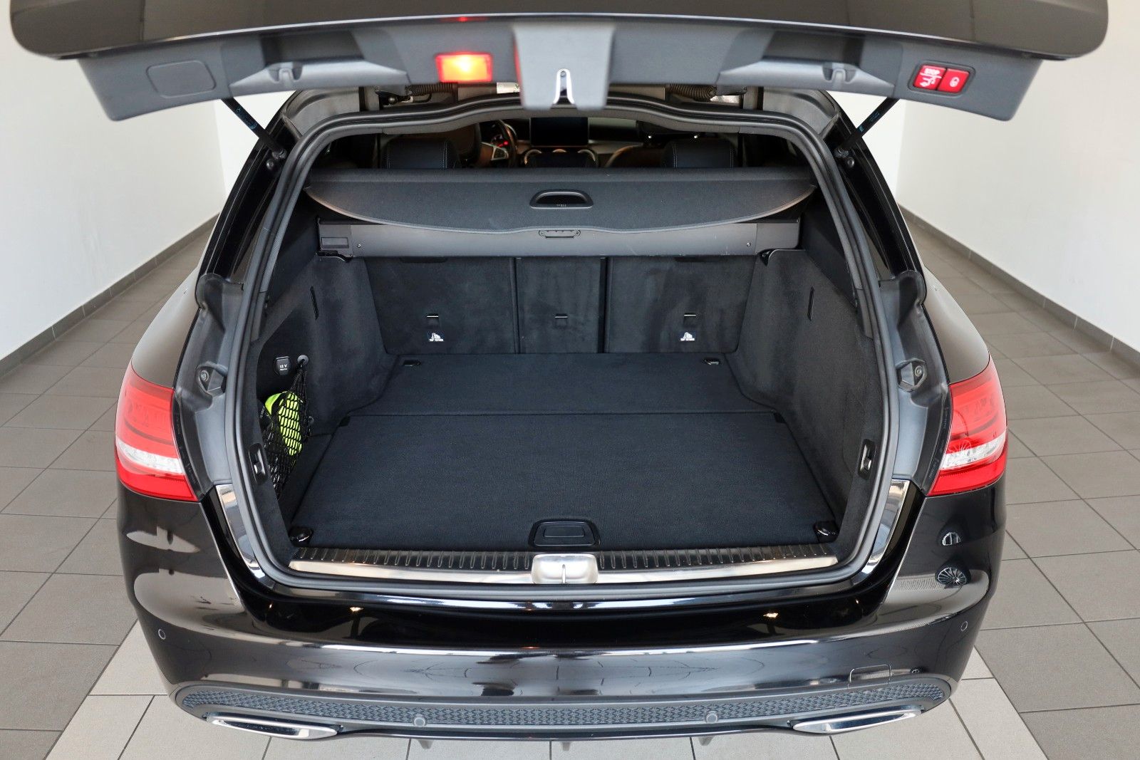 Fahrzeugabbildung Mercedes-Benz C 220d T, AMG Line,HeadUp,ACC,Keyless,Burmester