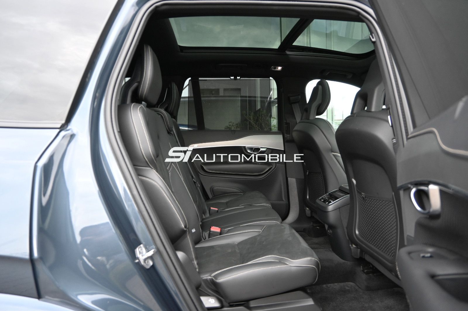 Fahrzeugabbildung Volvo XC90 B5 D AWD R-Design °AHK°STANDHEIZ°PANO°22"°