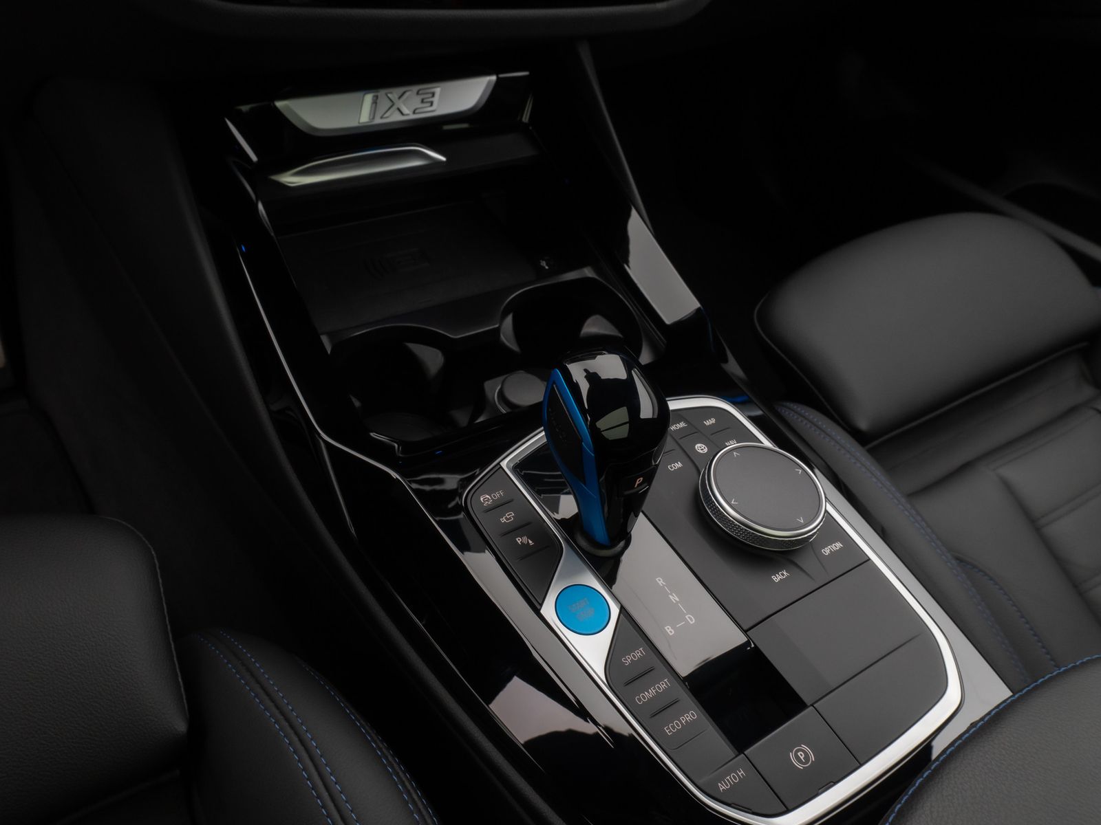 Fahrzeugabbildung BMW iX3 Impressive M Sport 360°HUD DAB H/K AHK Komfo