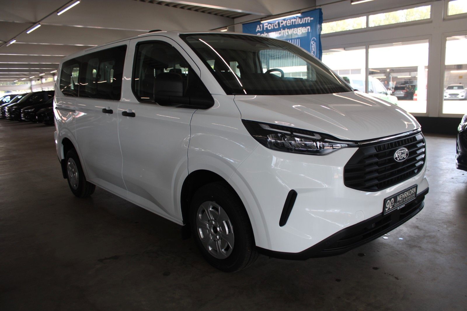 Fahrzeugabbildung Ford Transit Custom Kombi Trend 9-Sitzer LED NAVI CAM
