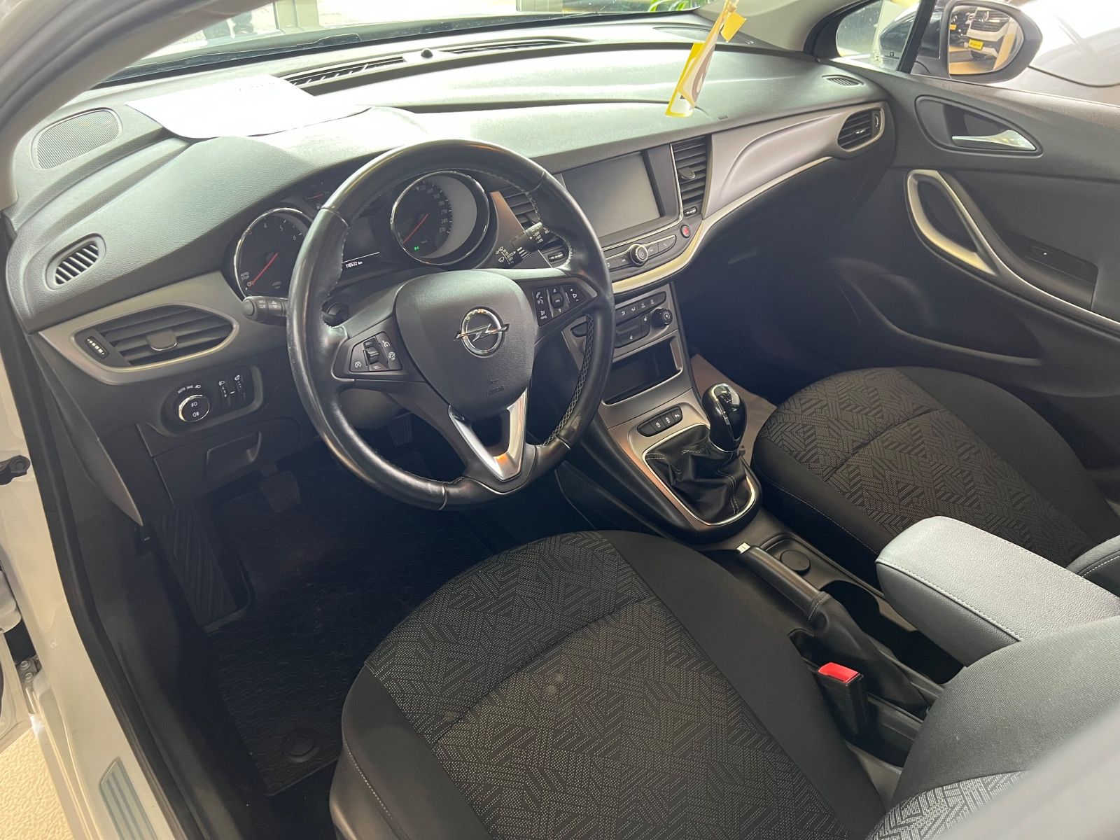 Fahrzeugabbildung Opel Astra K Lim. 5-trg. Active Start/Stop