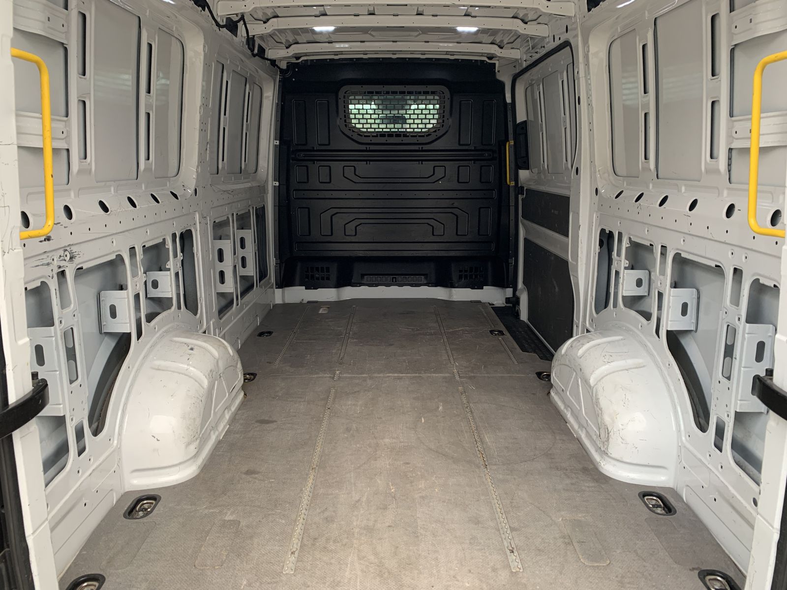 Fahrzeugabbildung Volkswagen Crafter Kasten 35 Mittellang FWD*Navi*Klima*
