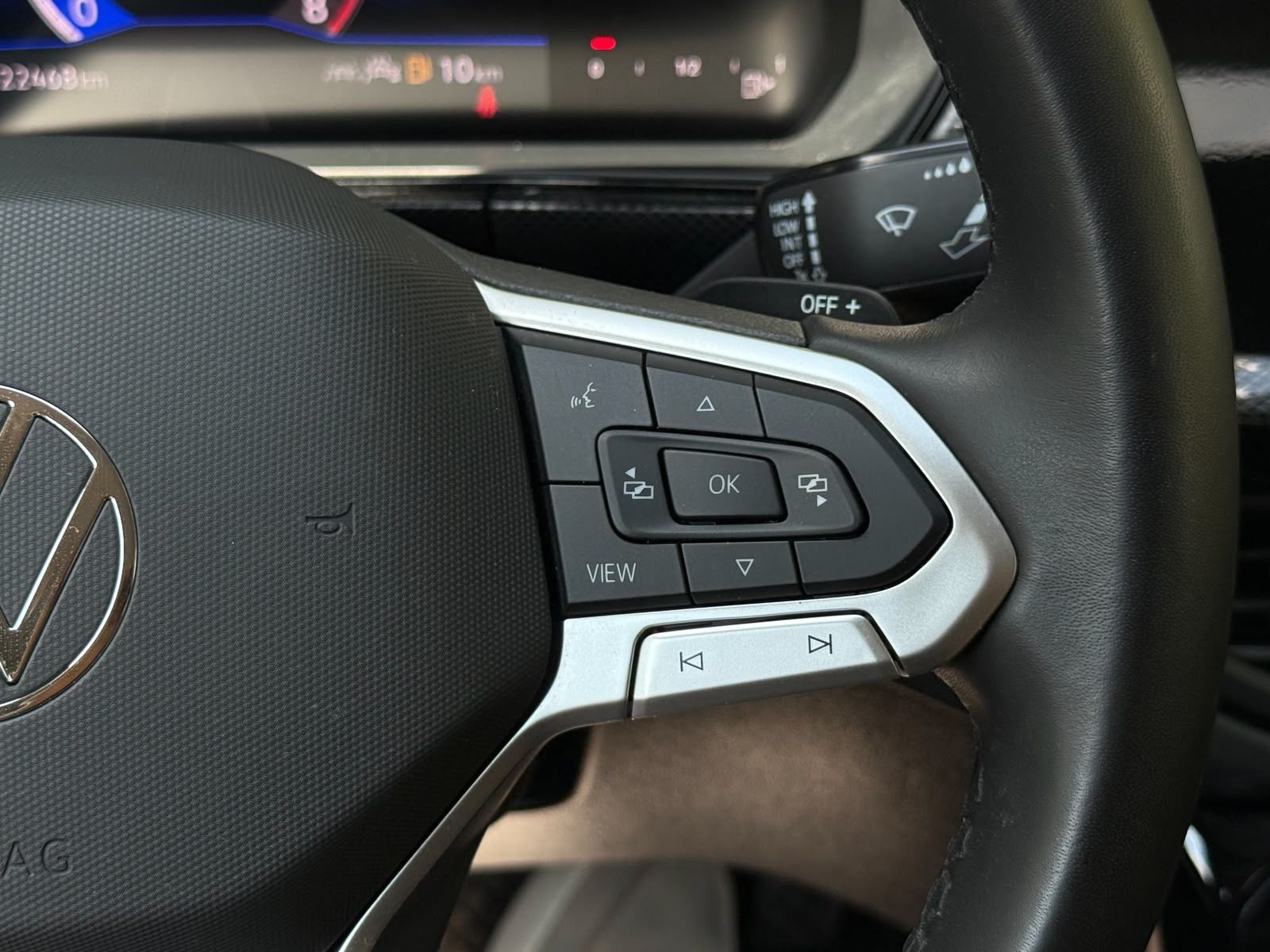 Fahrzeugabbildung Volkswagen T-Cross 1.0 TSI DSG Life LED+KAM+ACC+CARPL+SHZ+