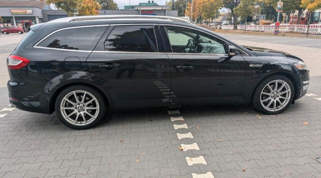 Ford Mondeo 2011 — interior