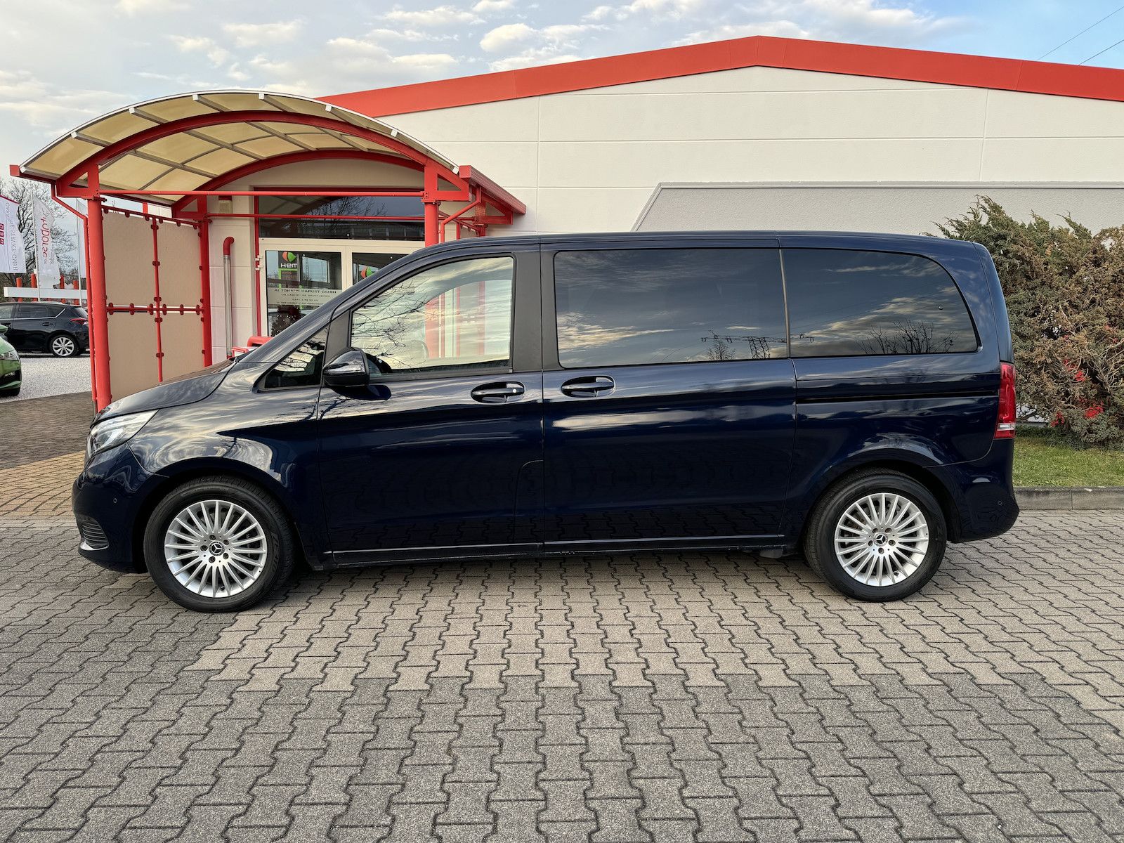 Fahrzeugabbildung Mercedes-Benz V 220 d EDITION/LED/Navi/DAB/Cam/Spur/Side/AHK/