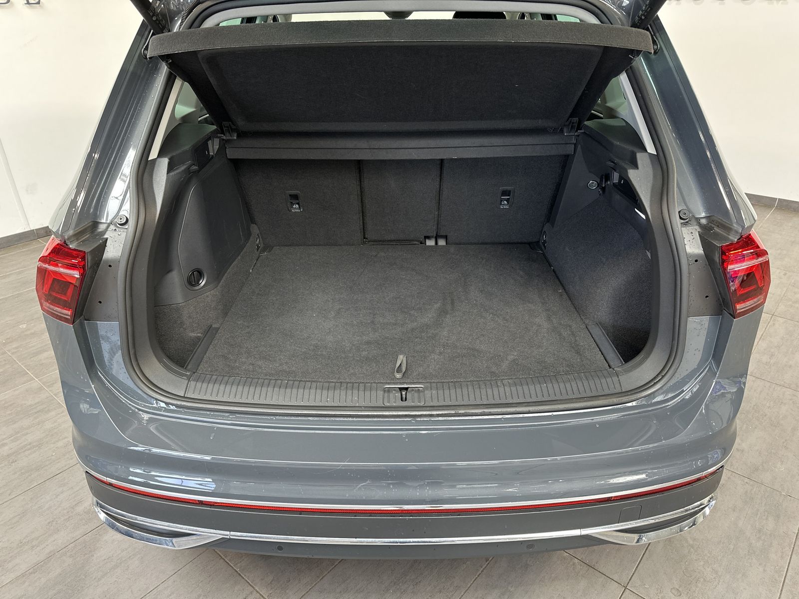 Fahrzeugabbildung Volkswagen Tiguan 1.4 eHybrid DSG Elegance NAV+LED+VC+HUD