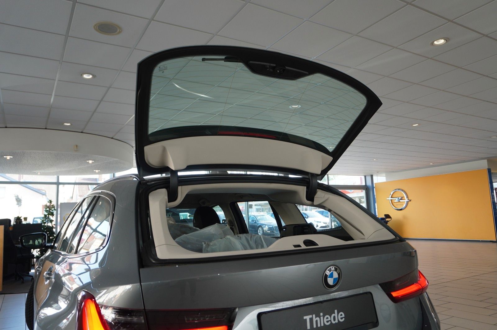 Fahrzeugabbildung BMW 320D TOURING X-DRIVE NAVI/LED/VIRTU./SHZ/DAB+