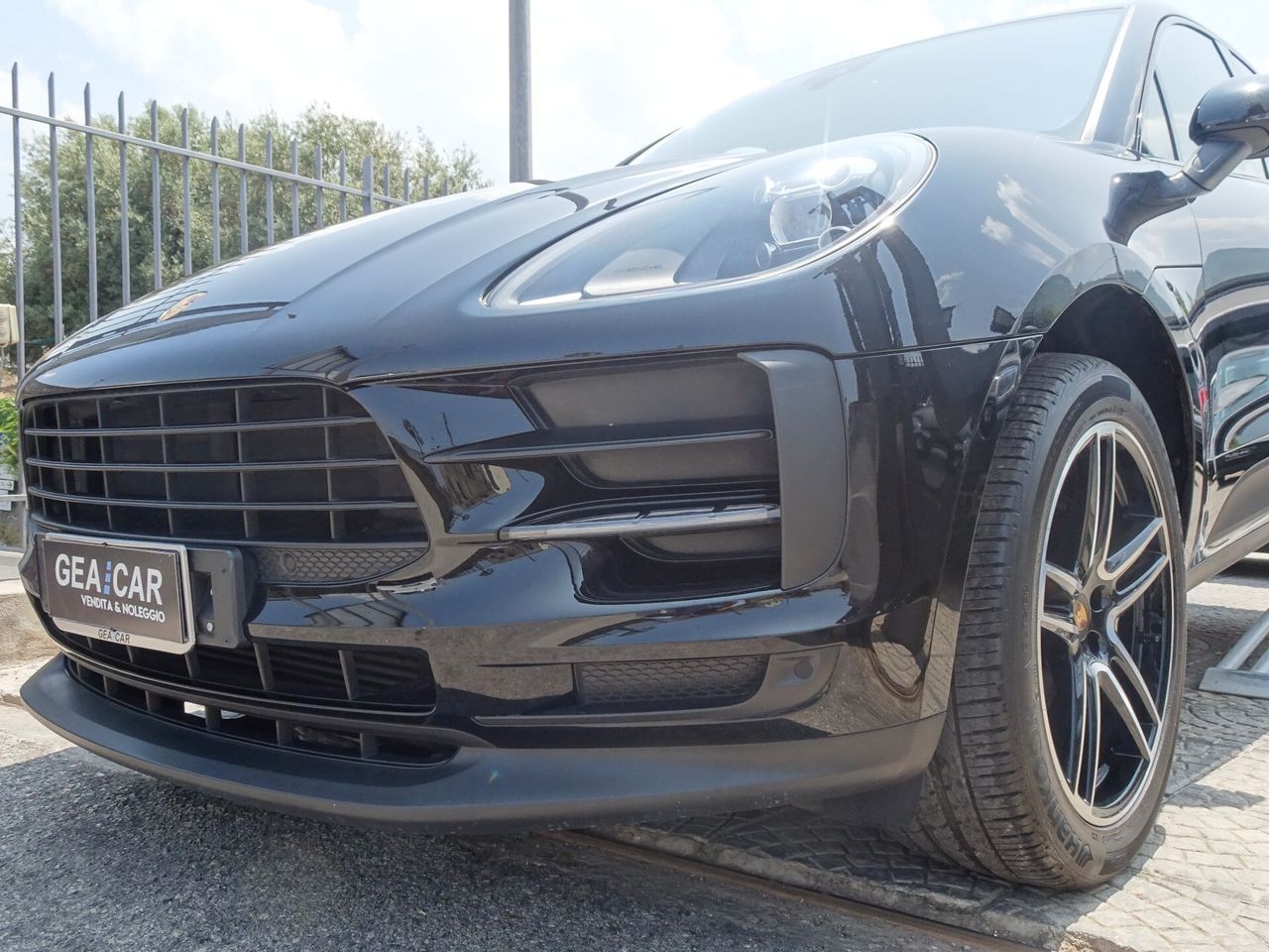 PORSCHE Macan