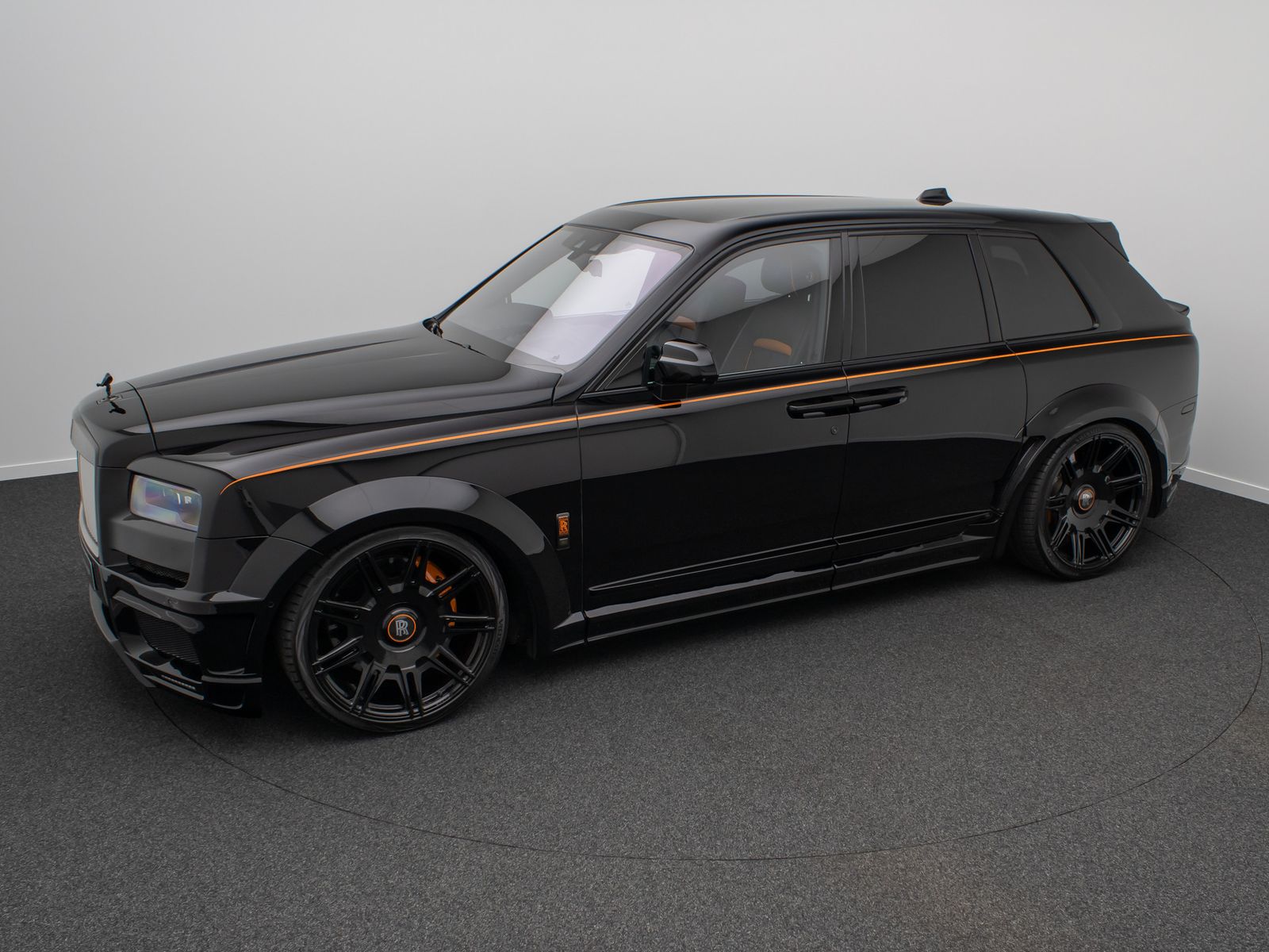 Fahrzeugabbildung Rolls-Royce Cullinan Black Badge Night Vision Novitec VOLL