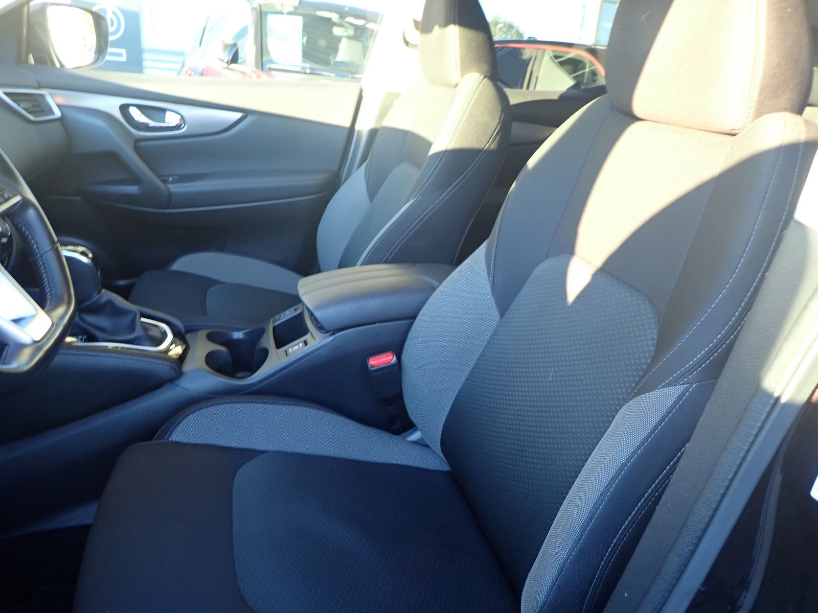 Fahrzeugabbildung Nissan Qashqai 1.3 DIG-T 160PS N-Connecta DCT
