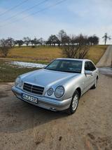 Mercedes-Benz E 230 W210 - silberne Mercedes-Benz E 230