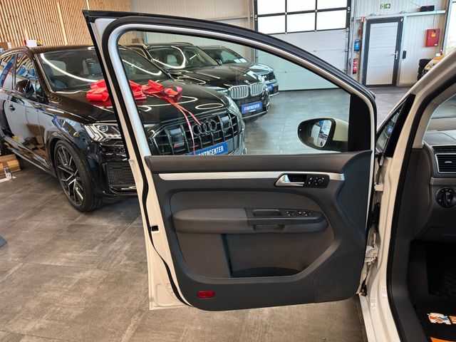 MYAUTOCENTER – Gebraucht- und Jahreswagen mit Werkstattservice in Pfaffenhofen Volkswagen Touran *7-SITZER*TÜV 827*2-ZONEN*PDC*DACHRELING