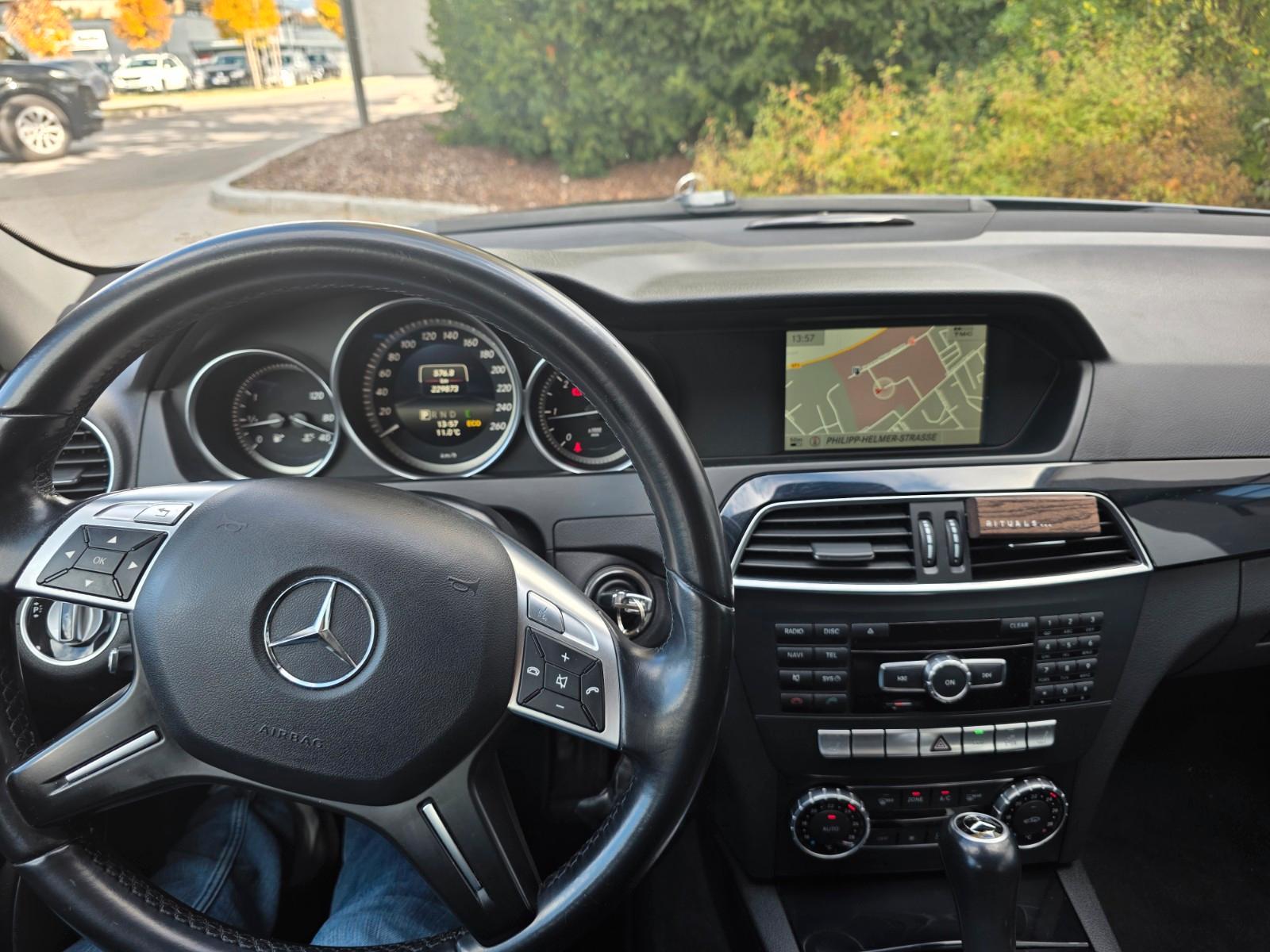 Mercedes-Benz C220 2014 — photo 9