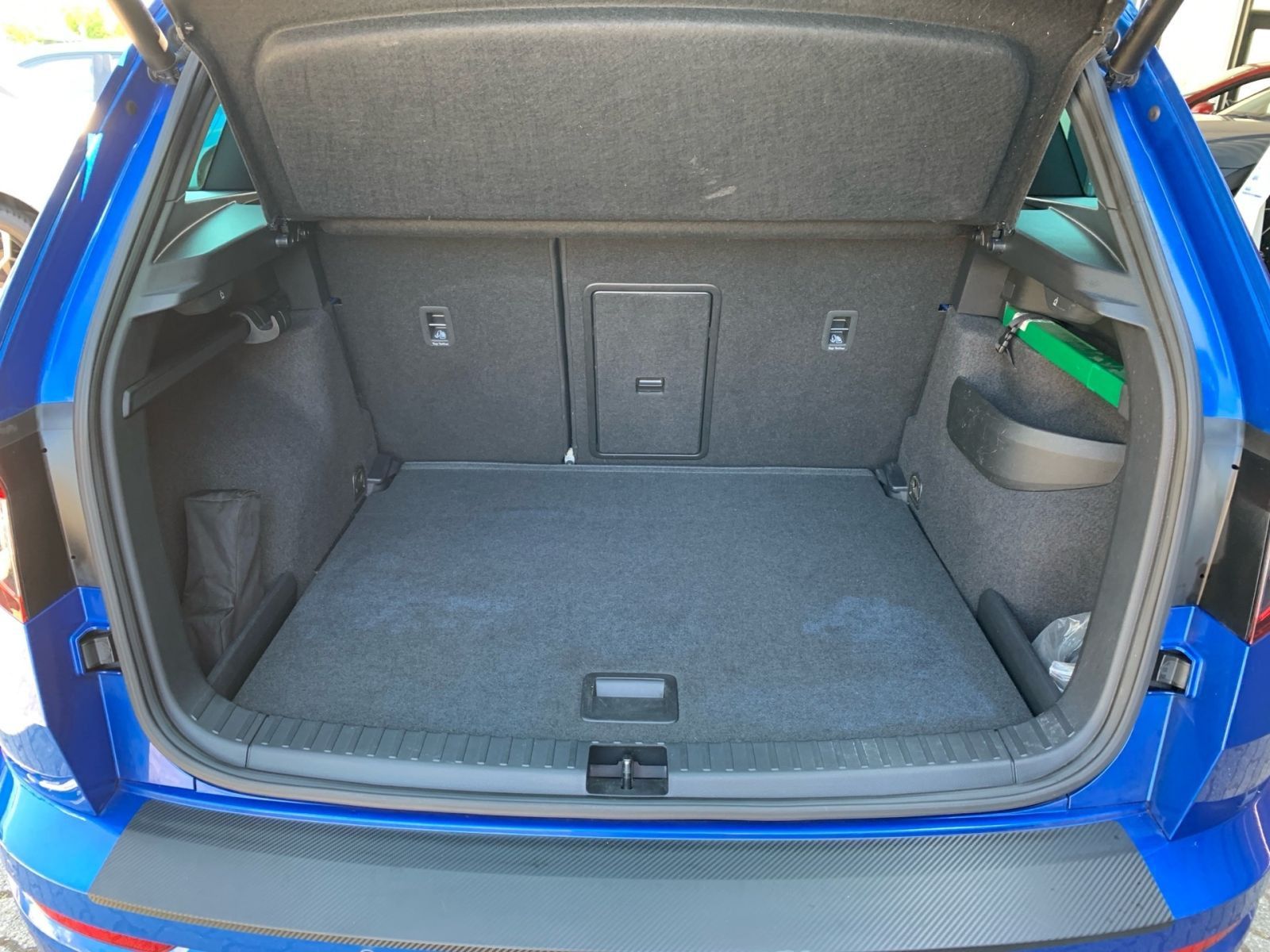 Fahrzeugabbildung SKODA Karoq 2.0 TSI DSG Sportline 4x4 OPF Pan.Dach