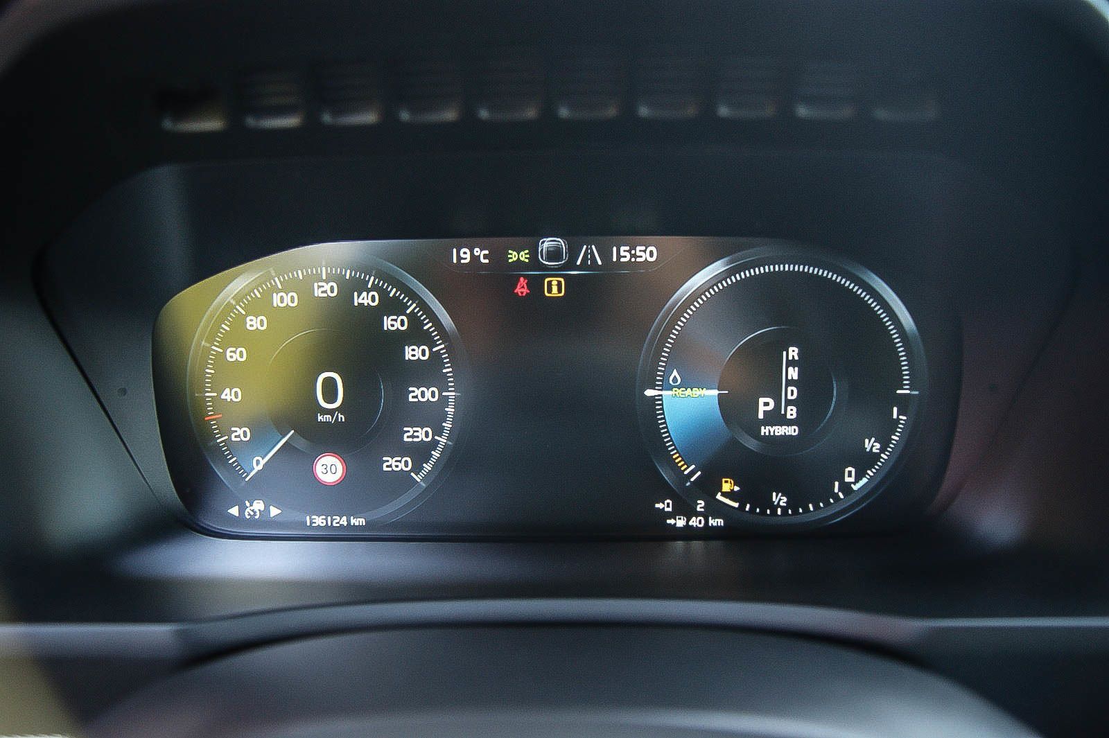 Fahrzeugabbildung Volvo XC90 T8 Hybrid R-DESIGN AWD 22-ZOLL STANDHEIZUNG