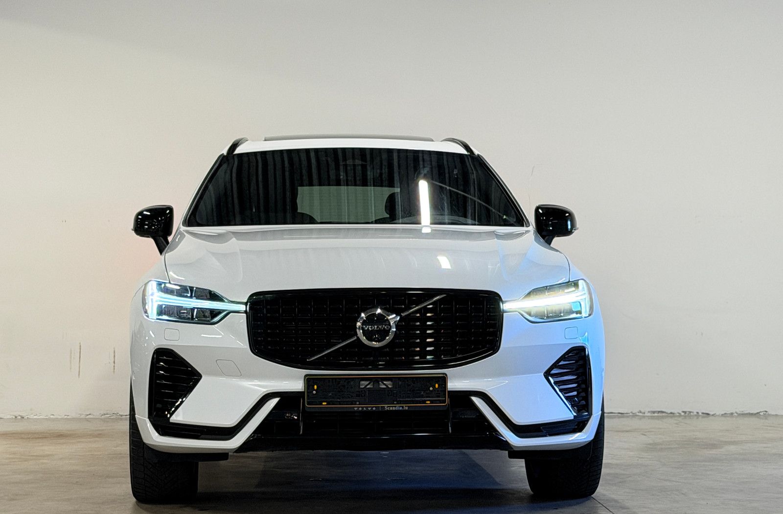 Volvo XC60 T6 AWD Recharg Ultimate Black Edit R Design imagem 2