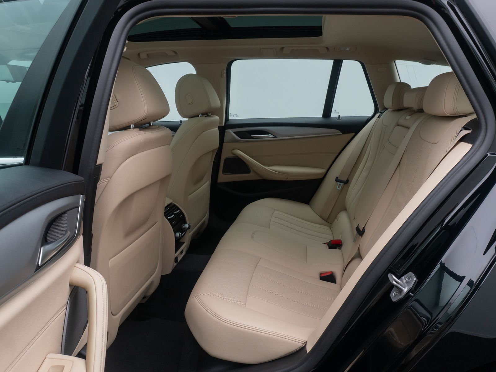 Fahrzeugabbildung BMW 520e Panorama 360°DAB H/K Leder AHK Sport 18Zoll