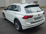 Volkswagen Tiguan Highline 4Motion*R LINE*PANO*360°*AHK*ACC - Volkswagen mit Diesel-Antrieb: Geländewagen