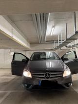 Mercedes-Benz B 200 -