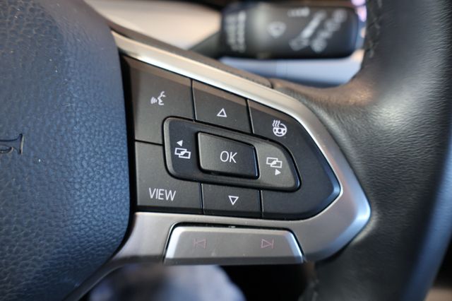 Volkswagen Golf VIII 1.0 TSI Life AID+ACC+LANE+LED+CARPLAY