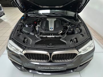 Fahrzeugabbildung BMW M550d xD ACC SoftCl 360°Panorama DispKey HUD DAB