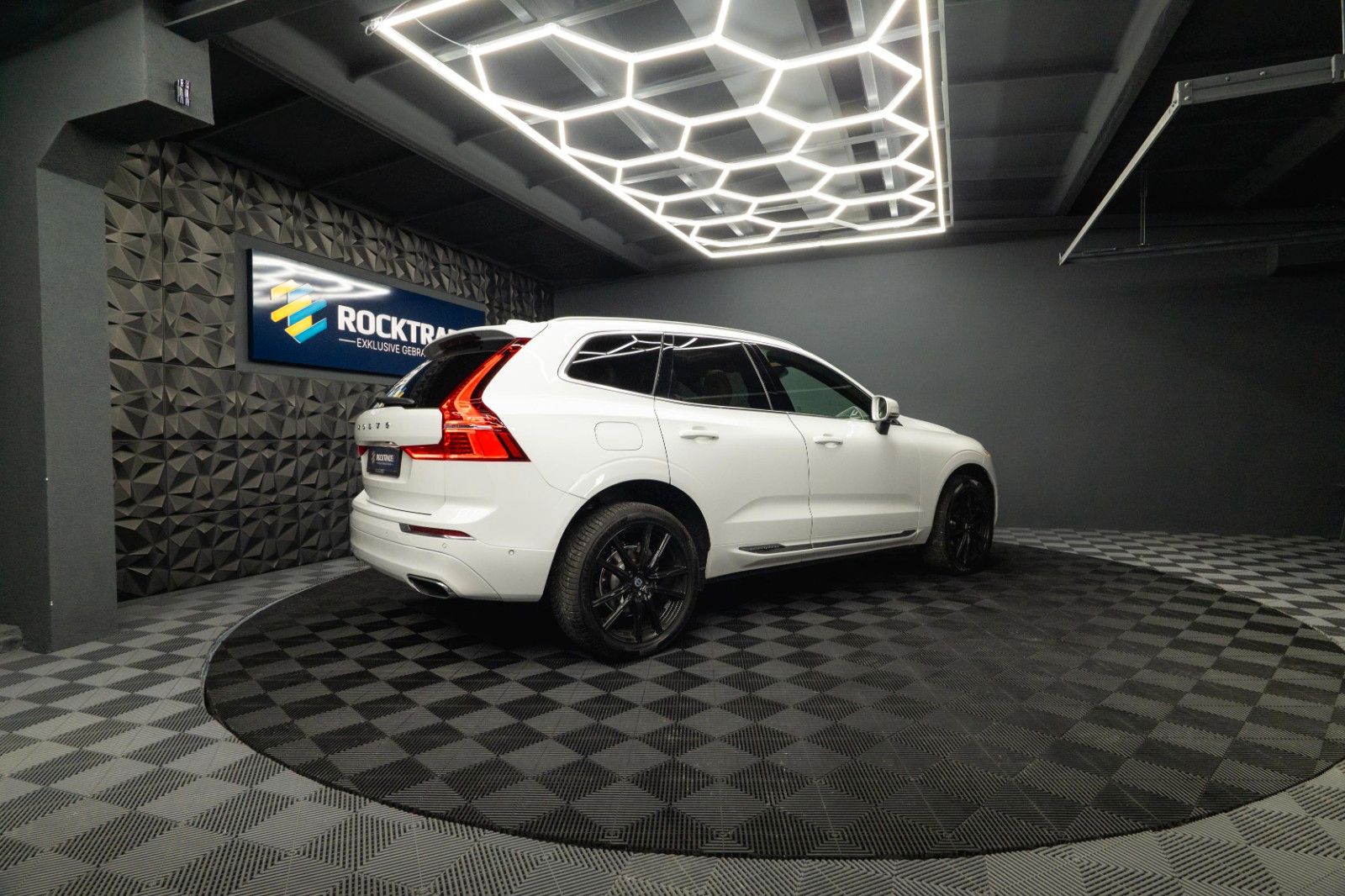 Fahrzeugabbildung Volvo XC60 T5 Inscription AWD | ACC | Pano | H&K | LED