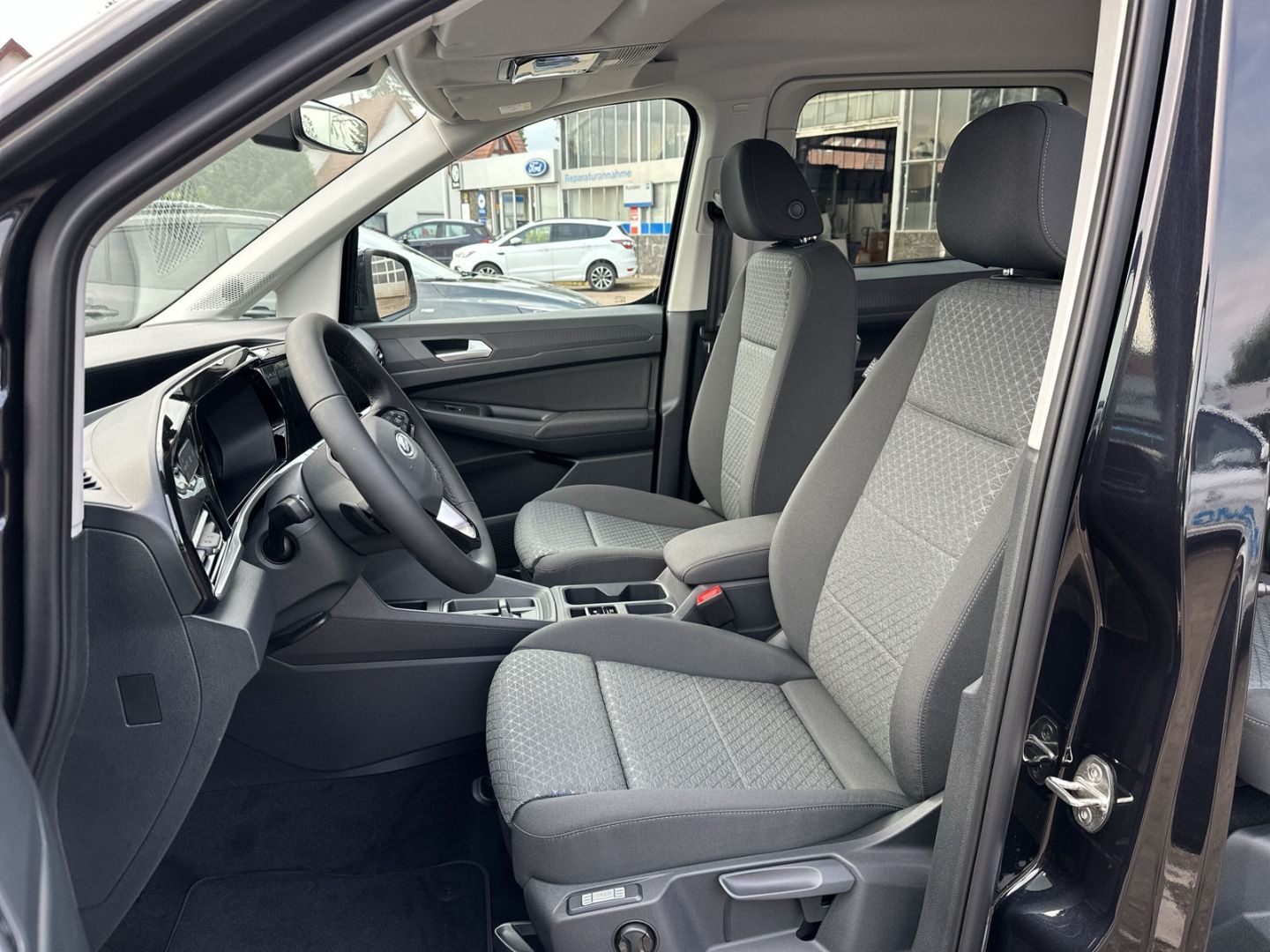 Fahrzeugabbildung Ford Tourneo Connect Grand 7-sitzer PHEV Titanium 1.5