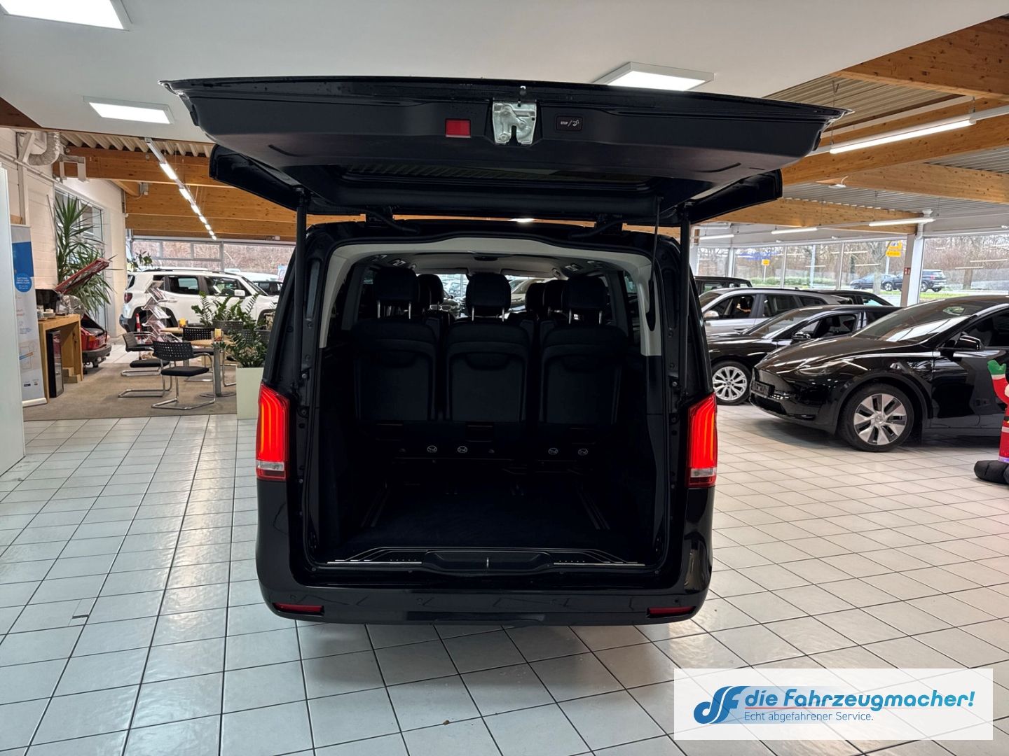 Fahrzeugabbildung Mercedes-Benz V 300 d EDITION extralang Sportpaket AHK-abnehmb