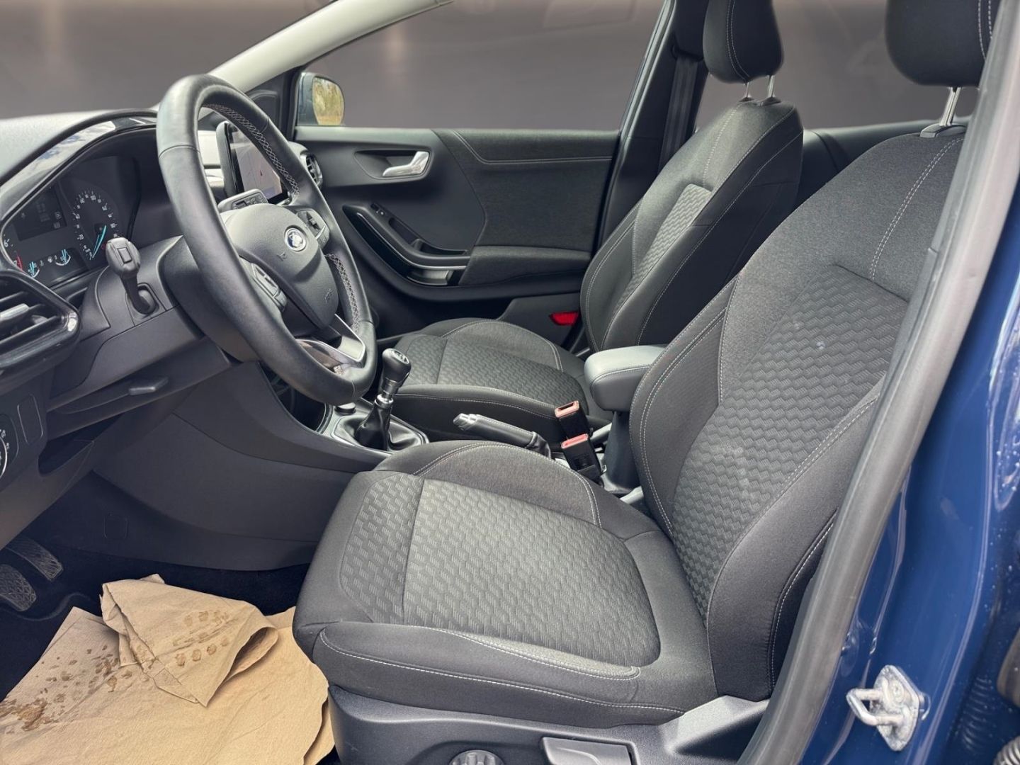 Fahrzeugabbildung Ford Puma Titanium, Winterpaket, schwarze Alus,Navi,N