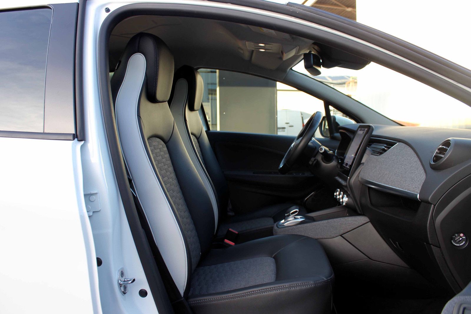 Fahrzeugabbildung Renault Zoe R135 Techno EV50 52kWh KAM PDC NAV SHZ LED