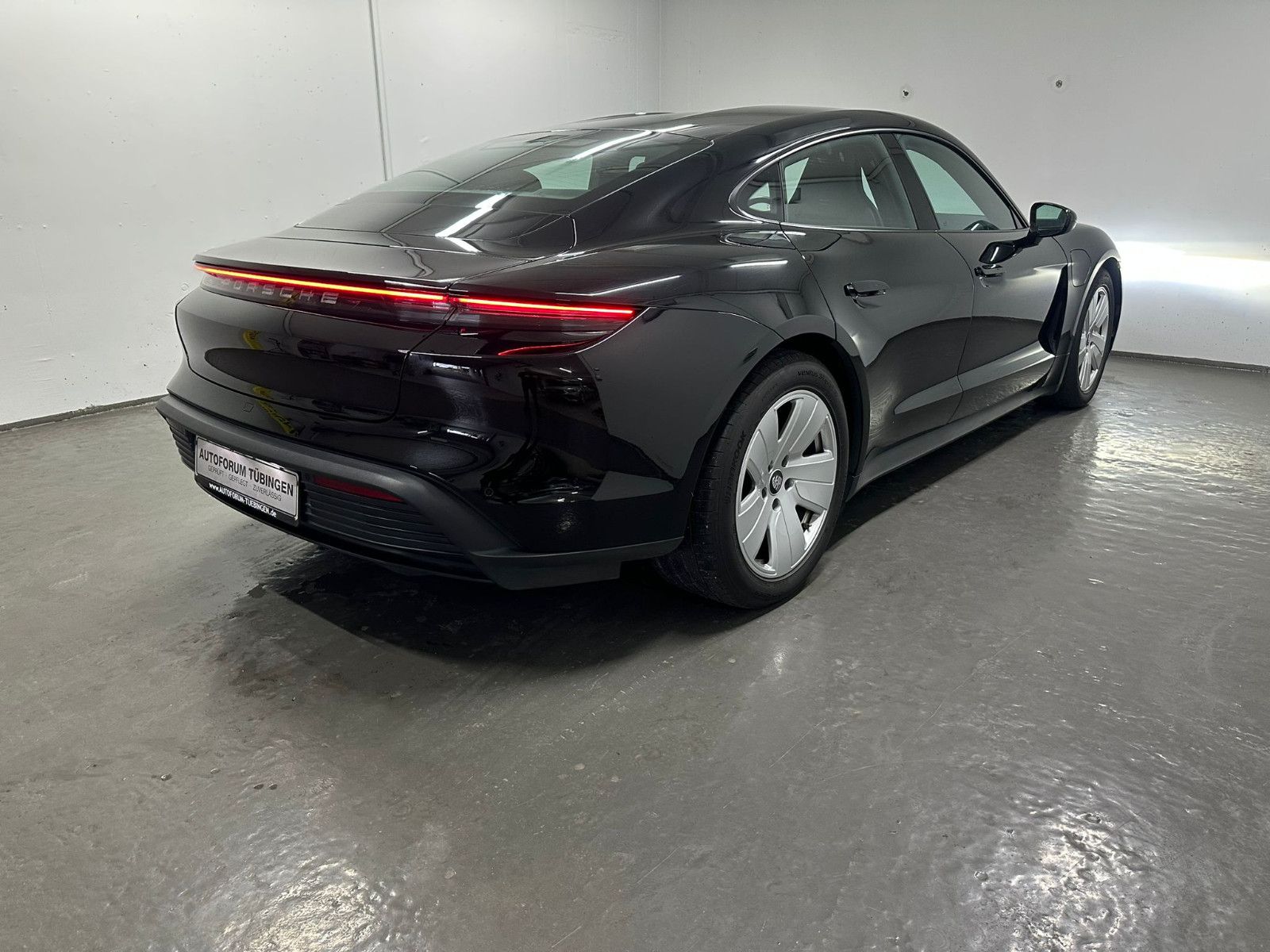 Fahrzeugabbildung Porsche Taycan  *LED*KLIMA*NAVI*SH*