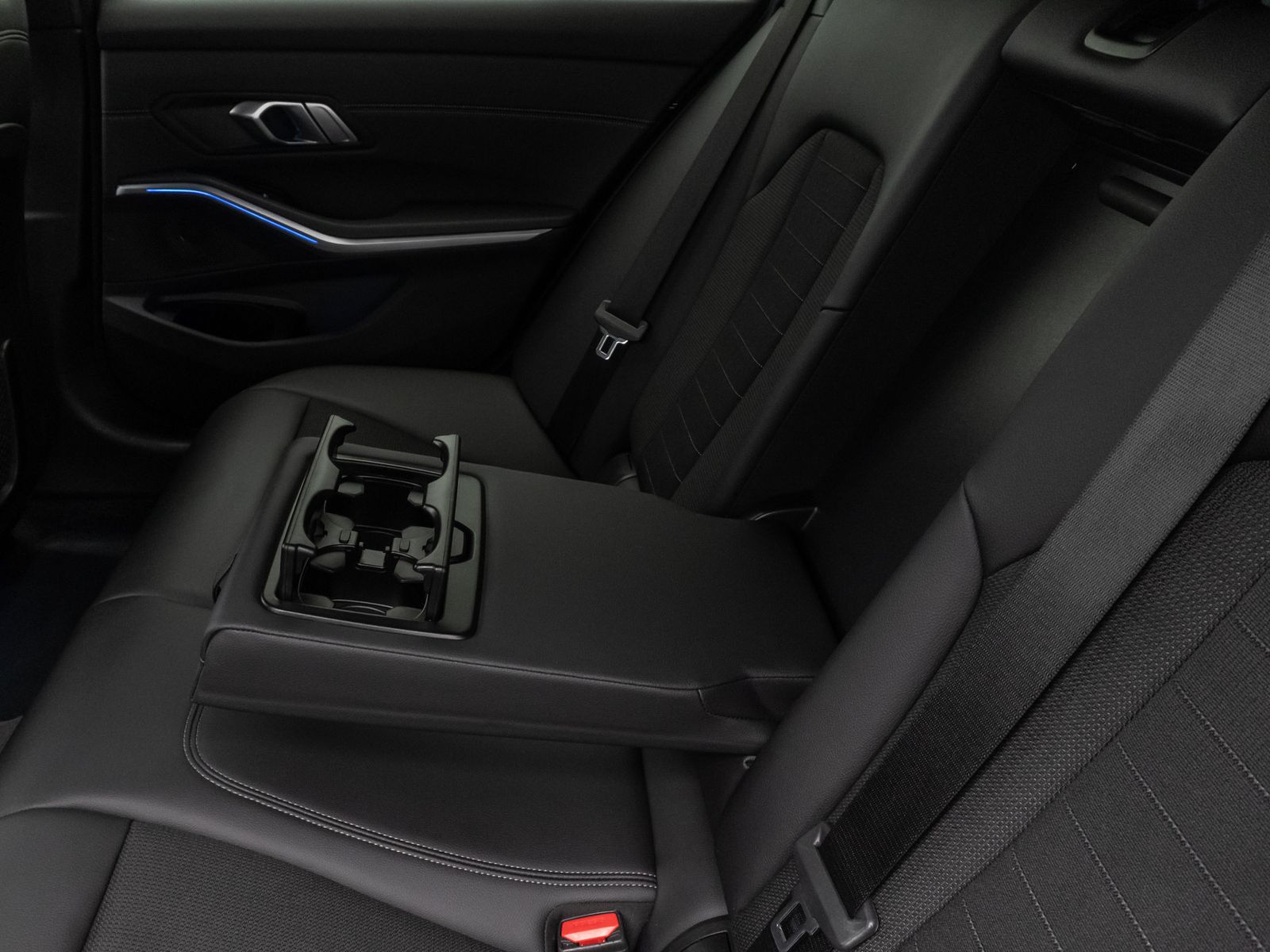 Fahrzeugabbildung BMW 318i Sport Line DAB Kamera Stop&go Laser HiFi