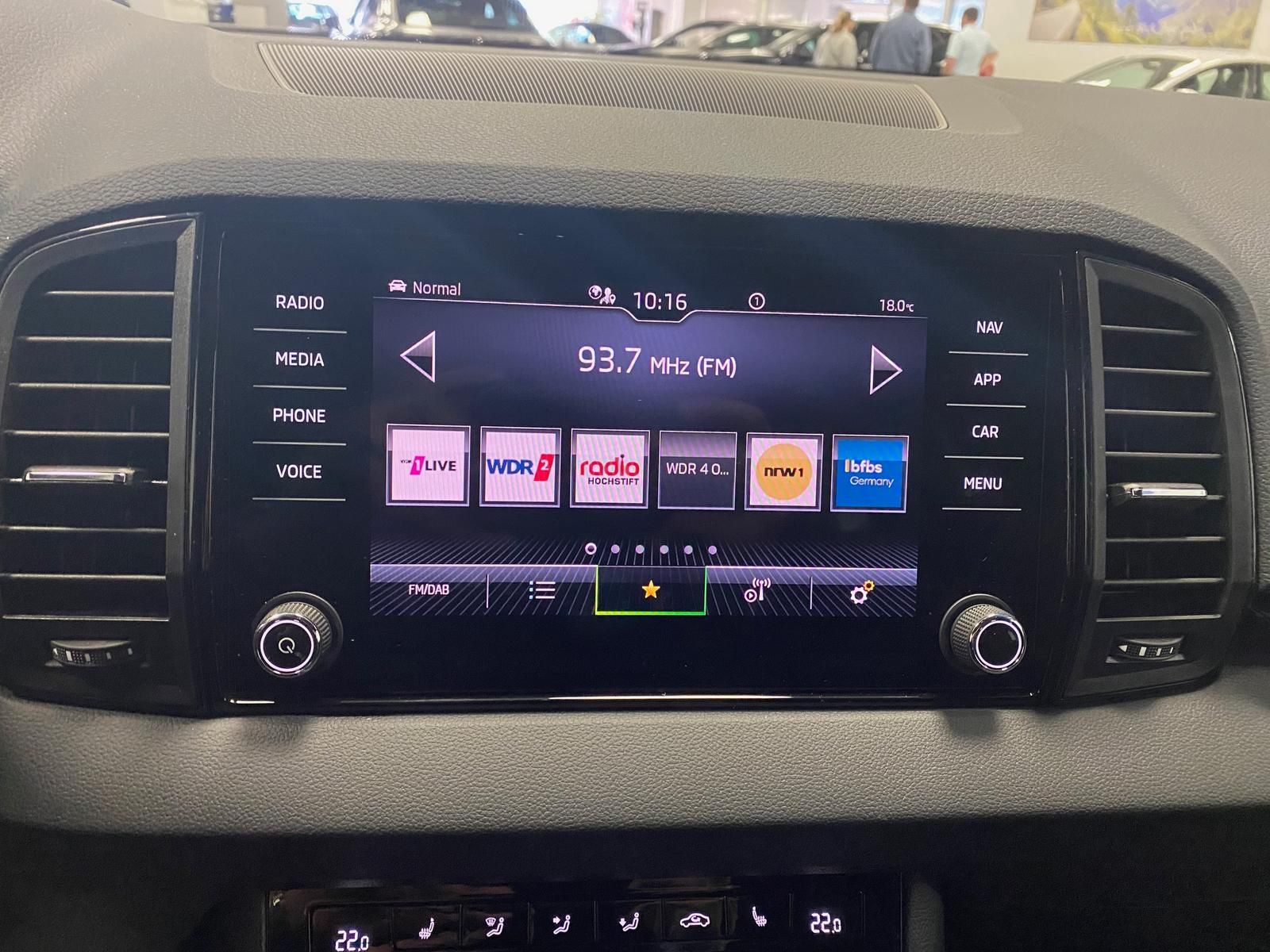 Fahrzeugabbildung SKODA Karoq 1.5 ACT SPORTLINE+5J GA+MATRIX+ACC+360+AHK