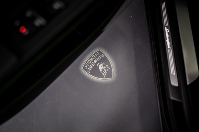 Fahrzeugabbildung Lamborghini Urus - Bang & Olufsen MY2021 nero/green 23 Zoll